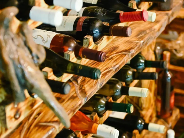 Prelepa kolekcija svih vrsta vina
