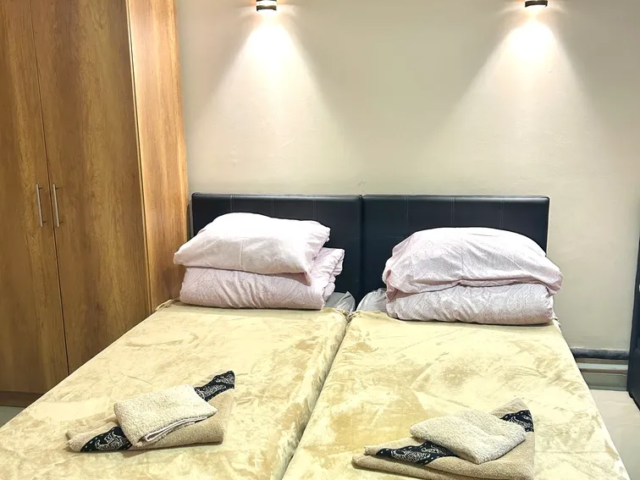 Kreveti u sobi za prenocenje u restoranu izvor